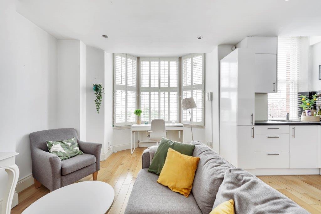 1 Bed Flat, Brondesbury, NW6 photo 2