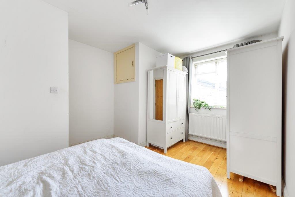 1 Bed Flat, Brondesbury, NW6 photo 3