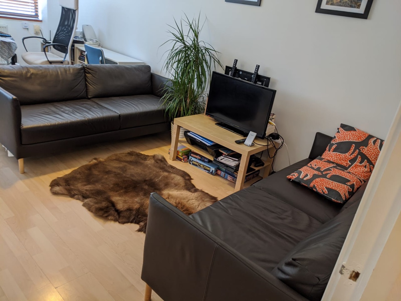 1 Bed Flat, Brownlow Mews, WC1N photo 3