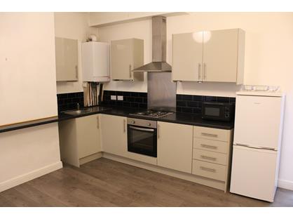 2 Bed Flat, Cross Street, M33