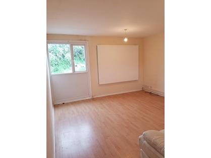 2 Bed Flat, Newcastle-U-Lyme, ST5