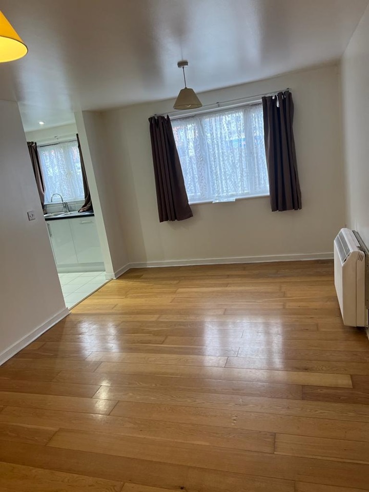 Stanmore 2 Bed Flat, Honeypot Lane, HA7 To Rent Now for £1,750.00 p/m