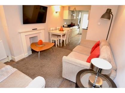 2 Bed Flat, Winchester Street, SW1V