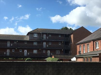 2 Bed Flat, Queensgate, SN1