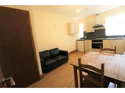 2 Bed Flat, Connect House, CR4