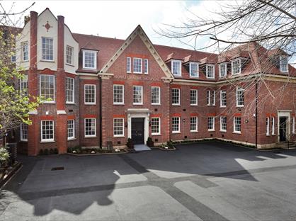 2 Bed Flat, Royal Wells Court, TN1
