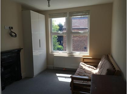 Studio Flat, Bowes Road, N11