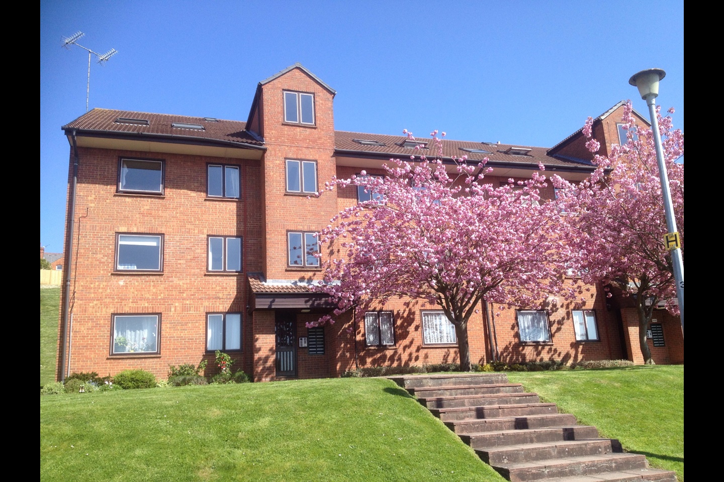 1 Bed Flat, Tippett Rise, RG2