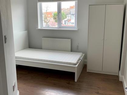 Room in a Shared House, Perth Road, IG2