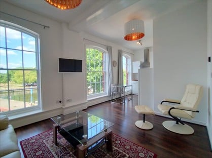 2 Bed Flat, Hull Marina, HU1