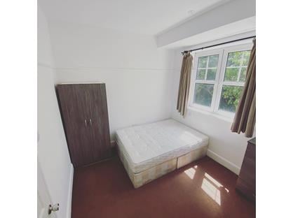 Room in a Shared Flat, Kingston Road, KT3