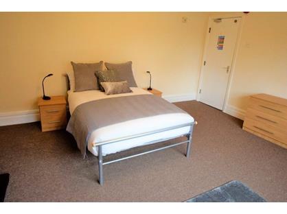 Room in a Shared House, Market Street, S80