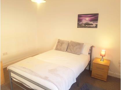 Room in a Shared House, Canal Road, S80