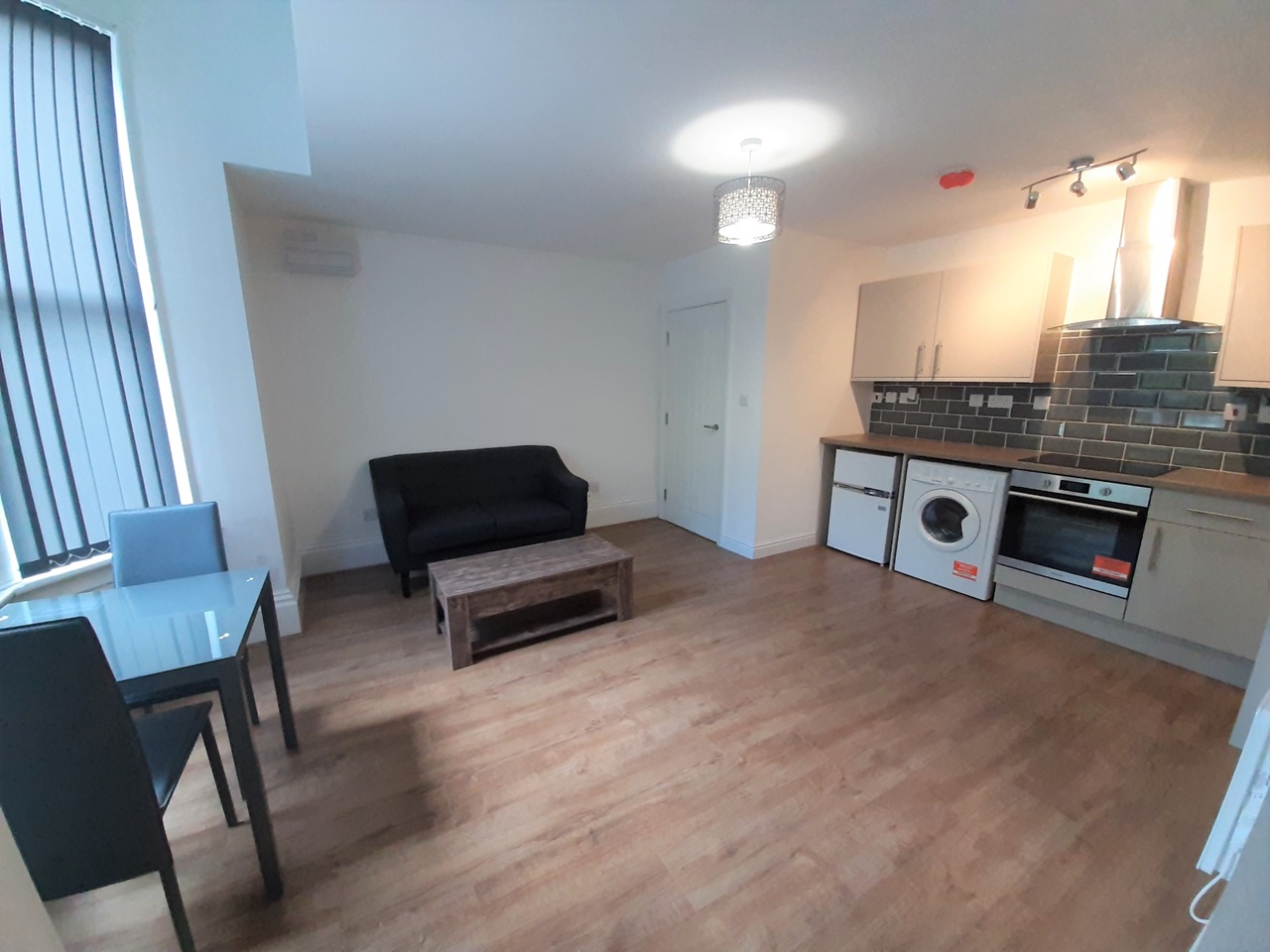 1 Bed Flat, Hanover Square, LS3 photo 3