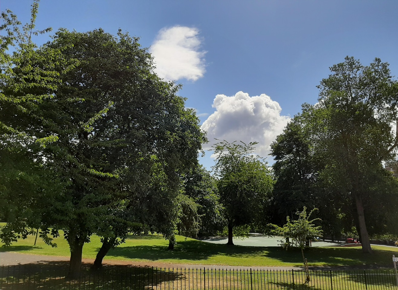 1 Bed Flat, Hanover Square, LS3 photo 5