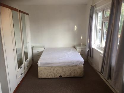 Room in a Shared Flat, Crown Road, SM1