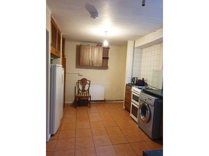 5 Bed Terraced House, Priors Walk, RH10