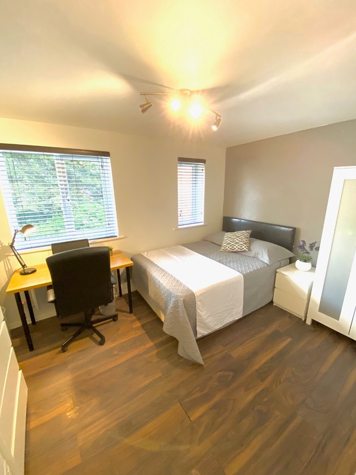 Bedsit, Inwen Court, SE8