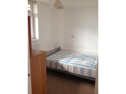 Room in a Shared Flat, Goldhawk Road, W12