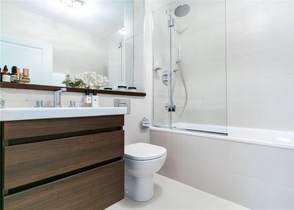 2 Bed Flat, Denning Mews, SW12 photo 4