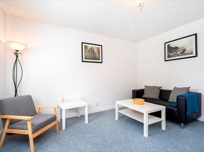 1 Bed Flat, Liddesdale Place, EH3