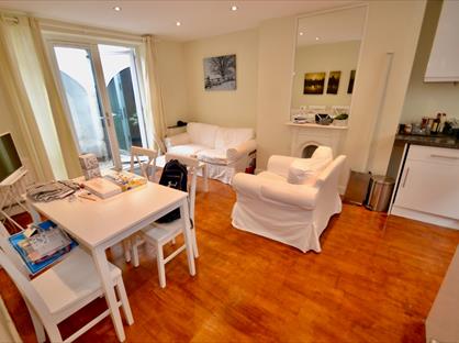 2 Bed Flat, Aylesford Street, SW1V