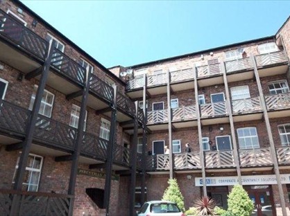 1 Bed Flat, Georges Court, SK11