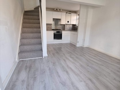 1 Bed Semi-Detached House, Langley Gardens, BR2