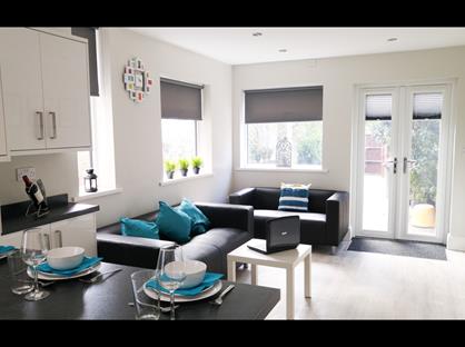 Room in a Shared House, Barton Road, M32