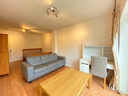 Room in a Shared House, Ashenden Road, GU2