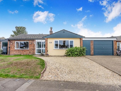 2 Bed Bungalow, Saffron Close, RG6