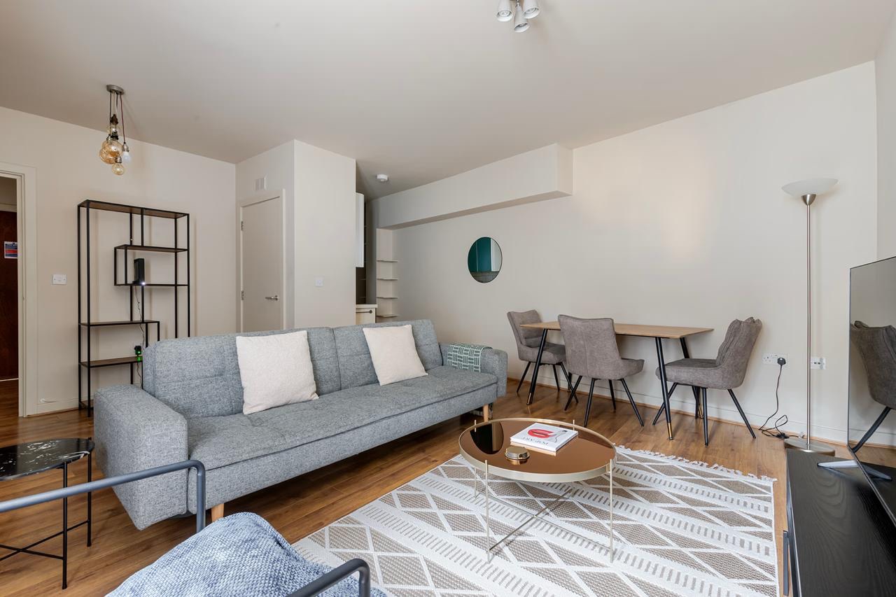 1 Bed Flat, Calvin St, E1 photo 2