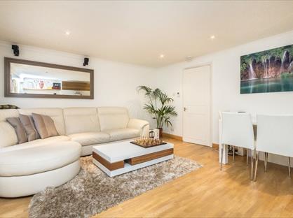 2 Bed Maisonette, Westbourne Grove Terrace, W2