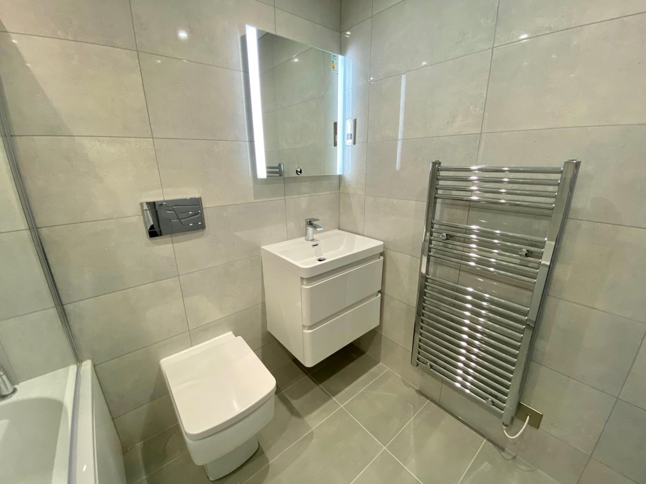 2 Bed Flat, Stanningley Road, LS28 photo 5