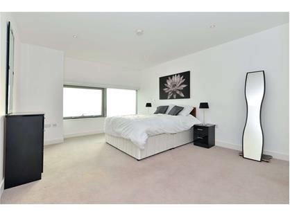 3 Bed Flat, Landmark East Tower, E14