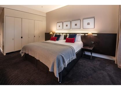 2 Bed Flat, Richmond Mews, W1D