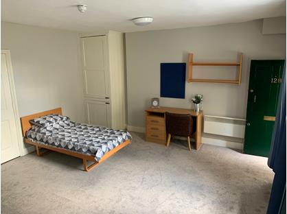 Studio Flat, Bernard Street, WC1N