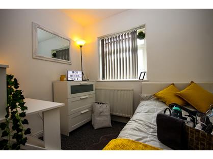 Room in a Shared House, Langworthy Road, M6