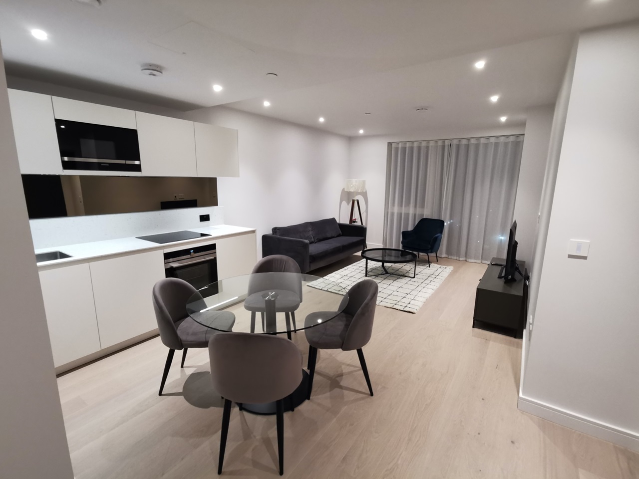 1 Bed Flat, Lockgate Road, SW6 photo 2