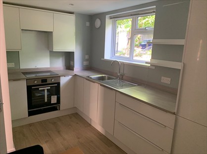 2 Bed Flat, Trotsworth Court, GU25