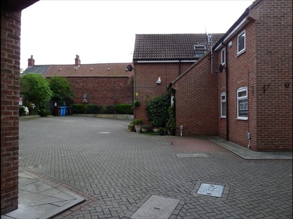 2 Bed End Terrace, St James Court, HU7