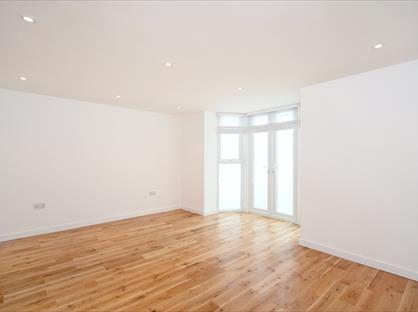 2 Bed Terraced House, Southerton Road, W6