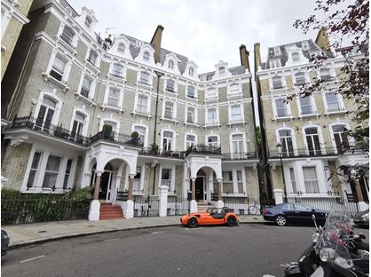 2 Bed Flat, Redcliffe Square, SW10