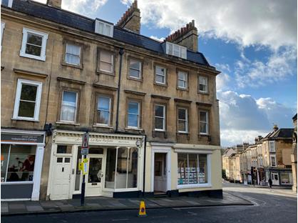 2 Bed Flat, Queen Square, BA1