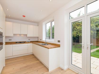 3 Bed Terraced House, Peterborough Road, SW6