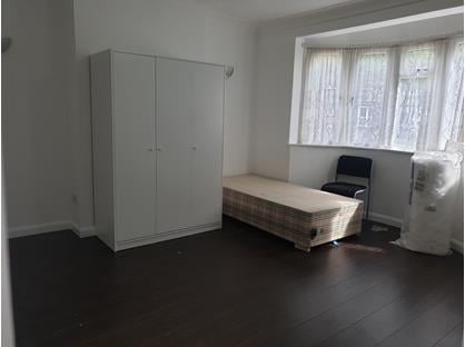 Room in a Shared House, Hillcross Avenue, SM4