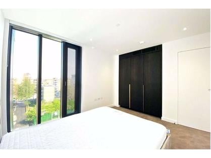 Room in a Shared Flat, Hillcross Avenue, SM4
