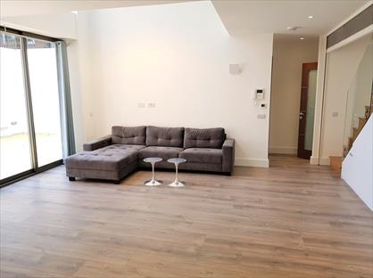 3 Bed Maisonette, Well Street, E9