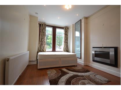 4 Bed Terraced House, Gassiot Road, SW17