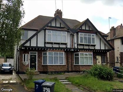 3 Bed Semi-Detached House, Watford Way, NW4